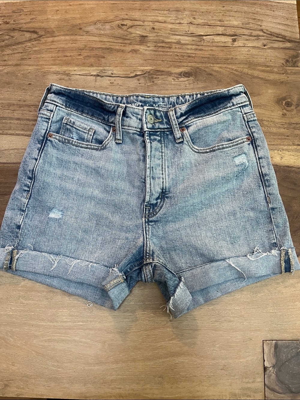 Old Navy Light Wash Distressed Denim Shorts - Picture 7 of 8